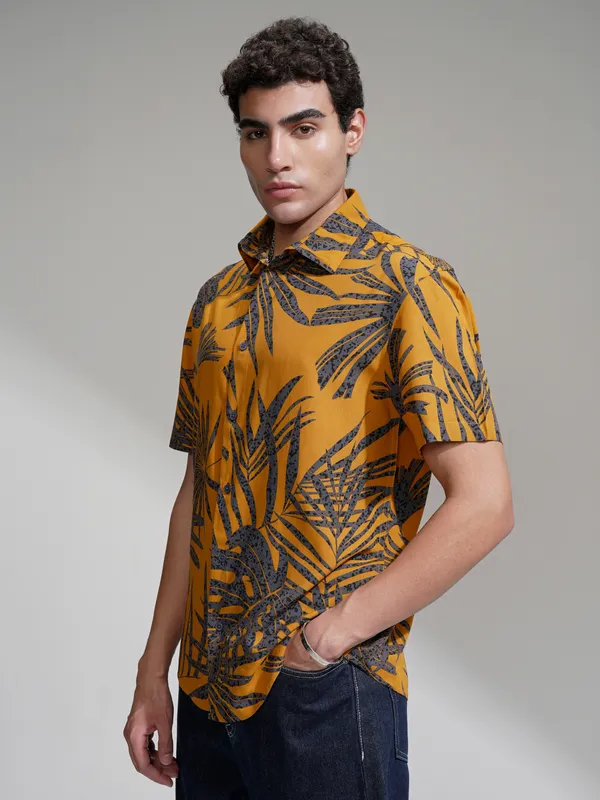 Highlander Men Orange Printed Relaxed Fit Casual Shirt