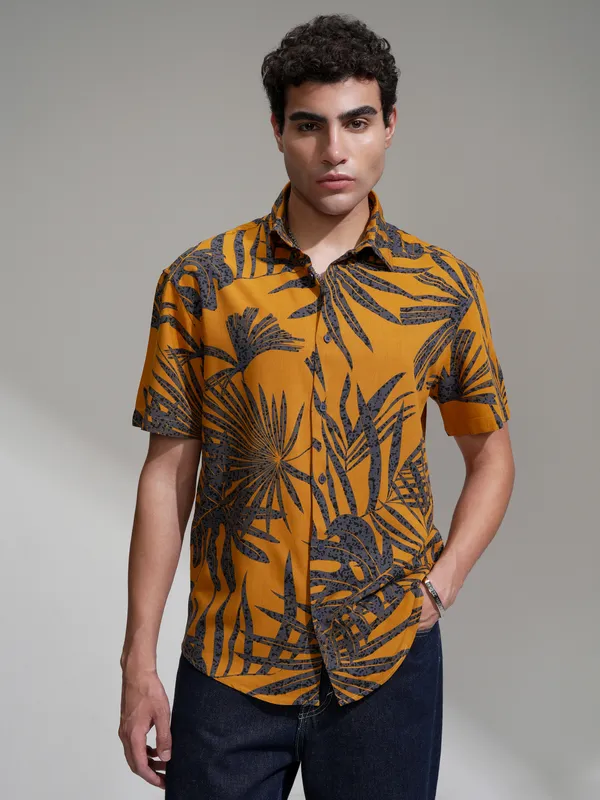 Highlander Men Orange Printed Relaxed Fit Casual Shirt