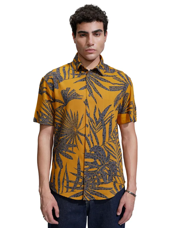 Highlander Men Orange Printed Relaxed Fit Casual Shirt