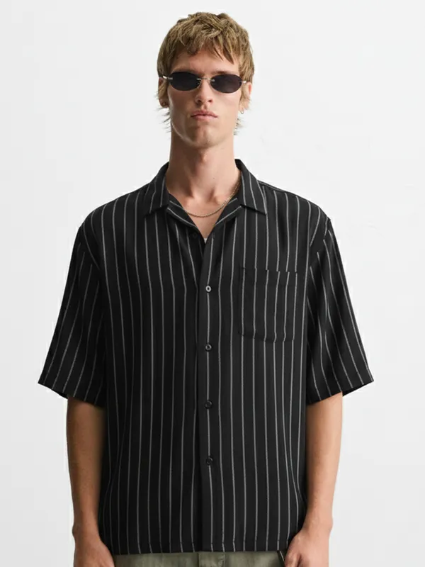 Highlander Men Black Striped Relaxed Fit Casual Shirt