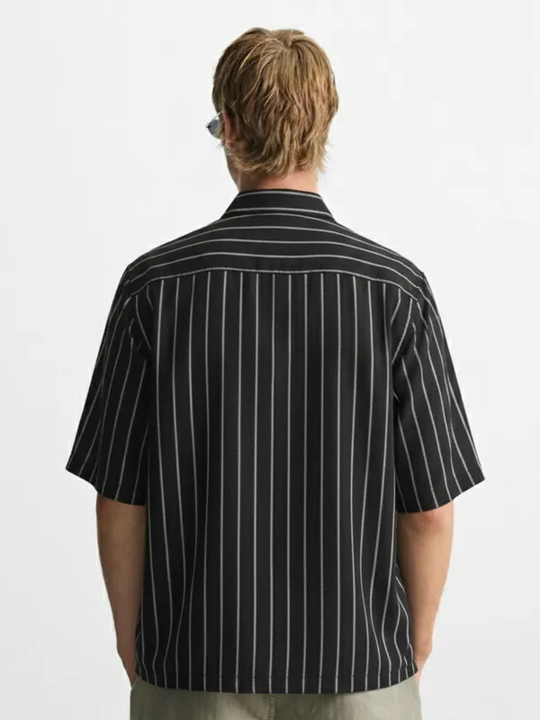 Highlander Men Black Striped Relaxed Fit Casual Shirt