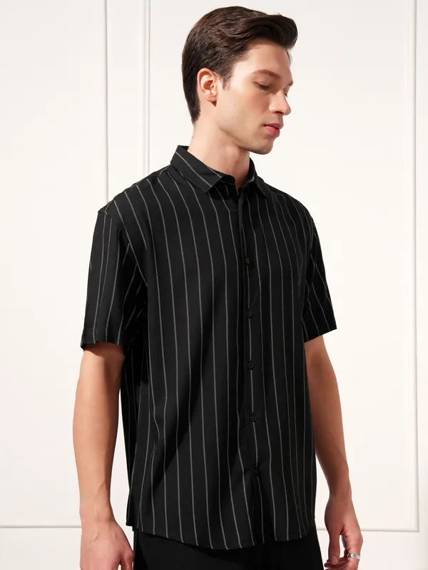 Highlander Men Black Striped Relaxed Fit Casual Shirt