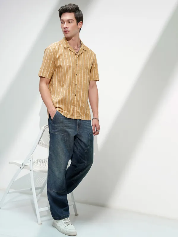 Highlander Men Mustard Printed Relaxed Fit Casual Shirt