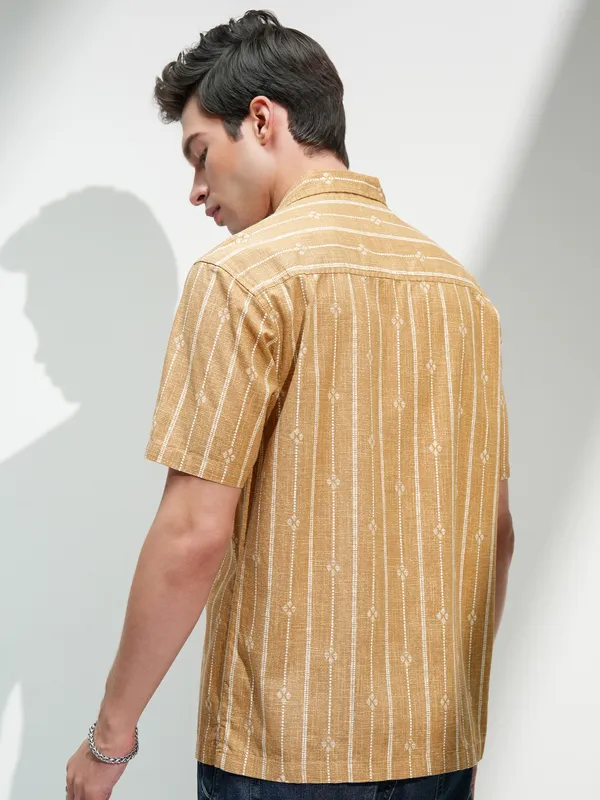 Highlander Men Mustard Printed Relaxed Fit Casual Shirt