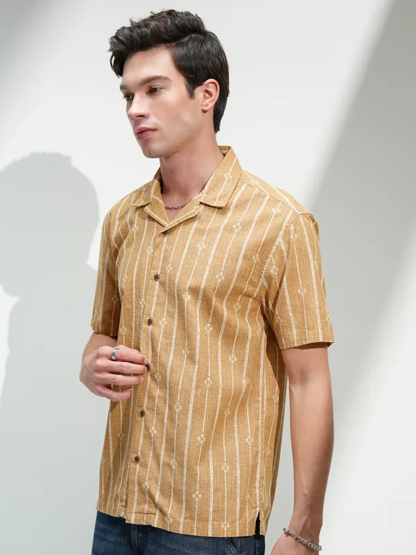 Highlander Men Mustard Printed Relaxed Fit Casual Shirt