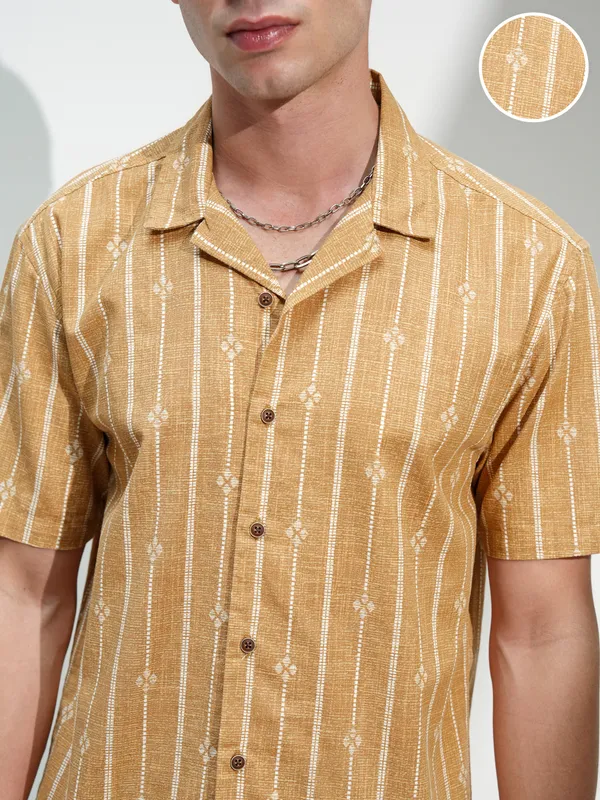 Highlander Men Mustard Printed Relaxed Fit Casual Shirt