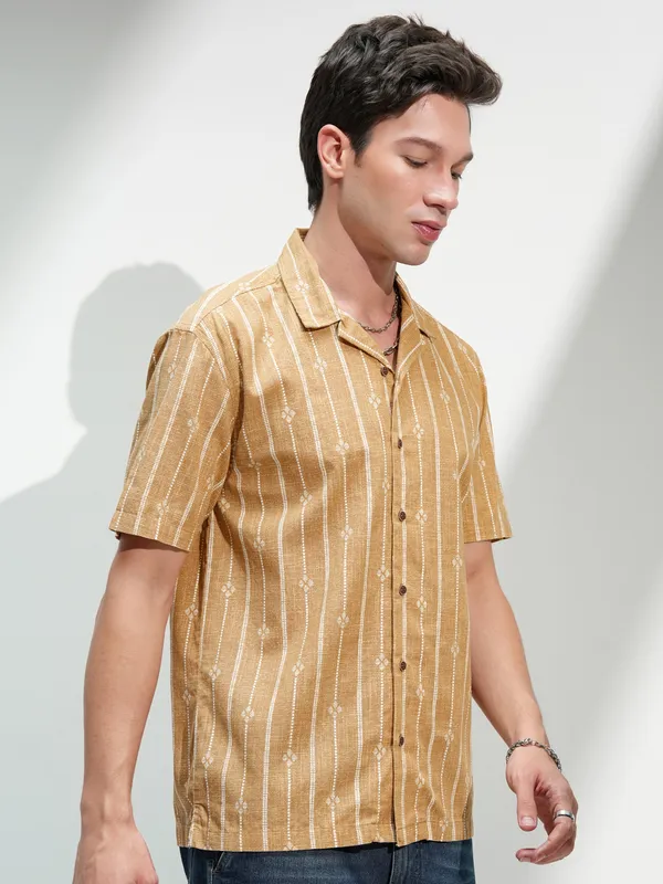 Highlander Men Mustard Printed Relaxed Fit Casual Shirt