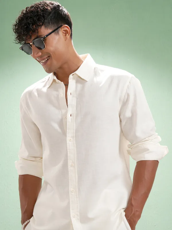 Highlander Men Off White Self Design Relaxed Fit Casual Shirt