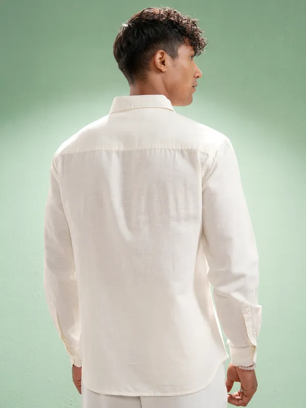 Highlander Men Off White Self Design Relaxed Fit Casual Shirt