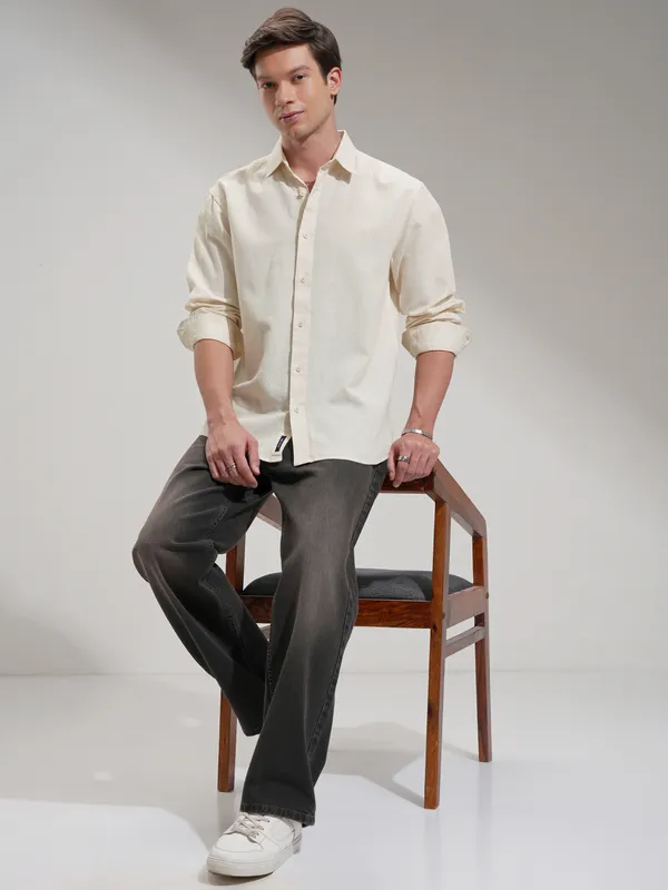 Highlander Men Blue Self Design Relaxed Fit Casual Shirt