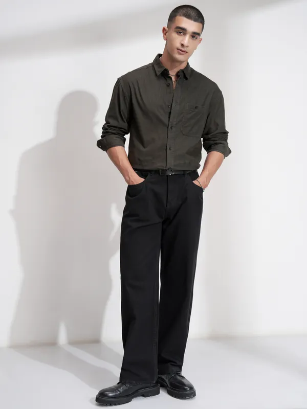 Highlander Men Olive Solid Relaxed Fit Casual Shirt