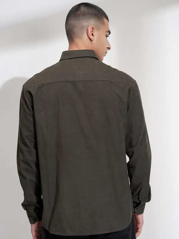 Highlander Men Olive Solid Relaxed Fit Casual Shirt