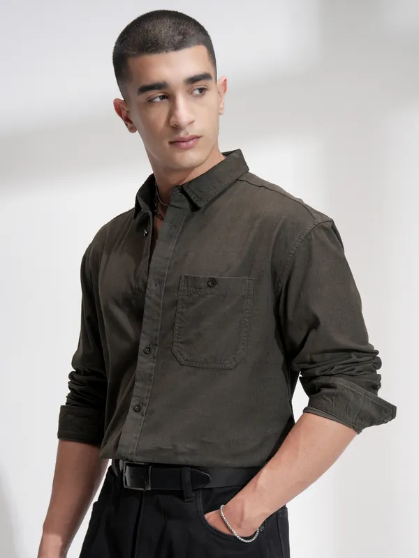 Highlander Men Olive Solid Relaxed Fit Casual Shirt