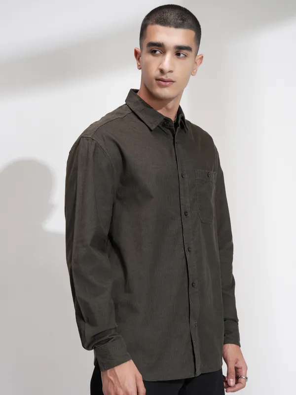 Highlander Men Olive Solid Relaxed Fit Casual Shirt