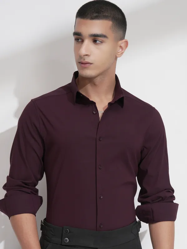 Highlander Men Burgundy Solid Slim Fit Casual Shirt