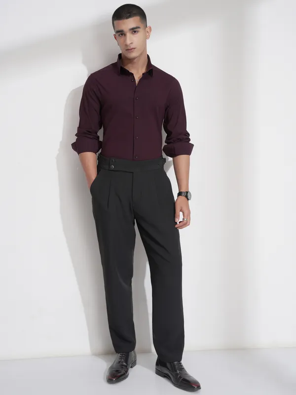 Highlander Men Burgundy Solid Slim Fit Casual Shirt