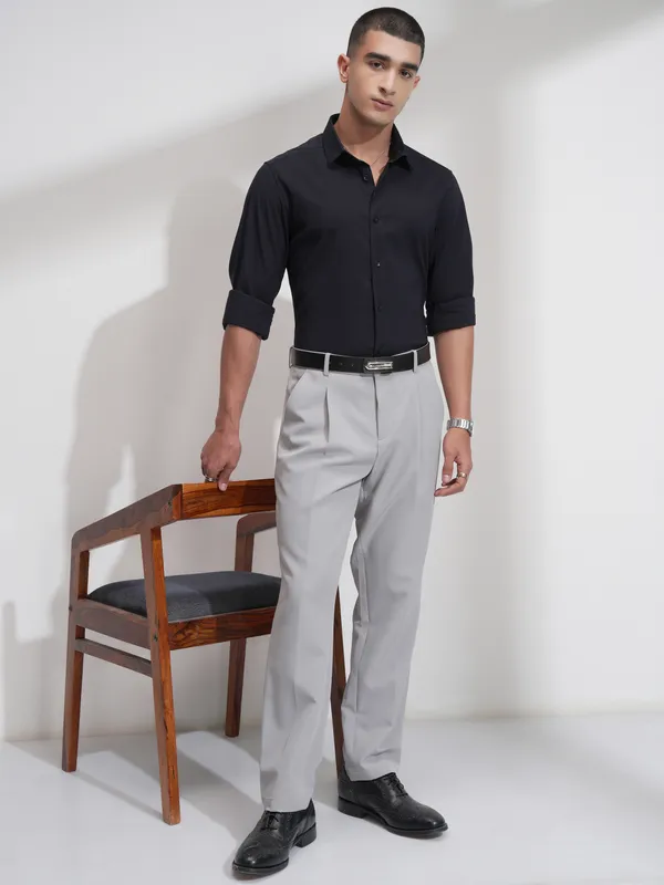 Highlander Men Black Solid Slim Fit Casual Shirt