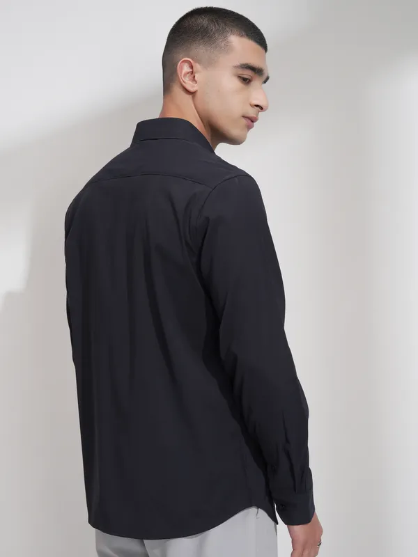Highlander Men Black Solid Slim Fit Casual Shirt