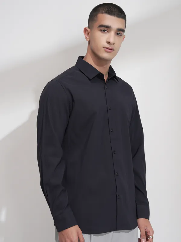 Highlander Men Black Solid Slim Fit Casual Shirt