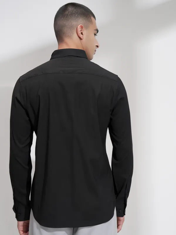 Highlander Men Black Solid Slim Fit Casual Shirt