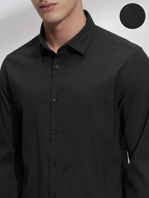 Highlander Men Black Solid Slim Fit Casual Shirt