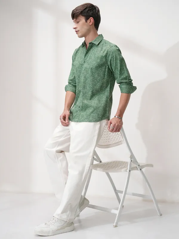 Highlander Men Green Printed Slim Fit Casual Shirt