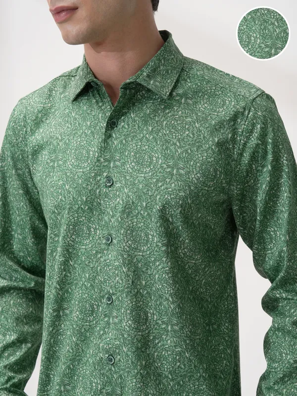 Highlander Men Green Printed Slim Fit Casual Shirt