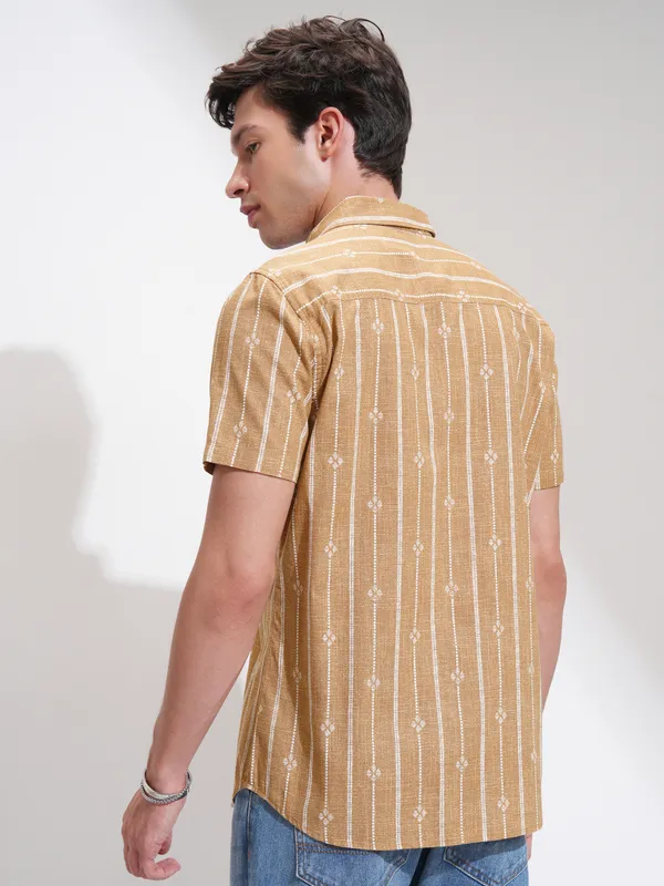 Highlander Men Mustard Printed Slim Fit Casual Shirt