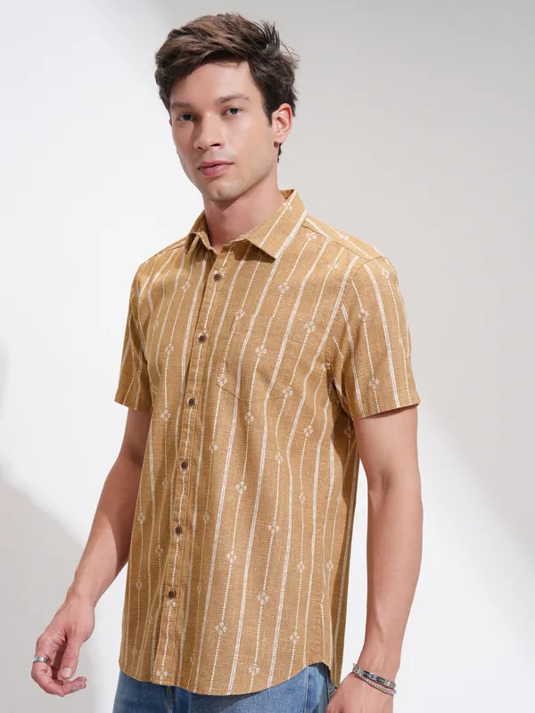 Highlander Men Mustard Printed Slim Fit Casual Shirt