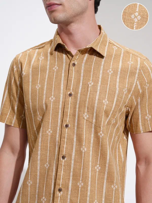 Highlander Men Mustard Printed Slim Fit Casual Shirt