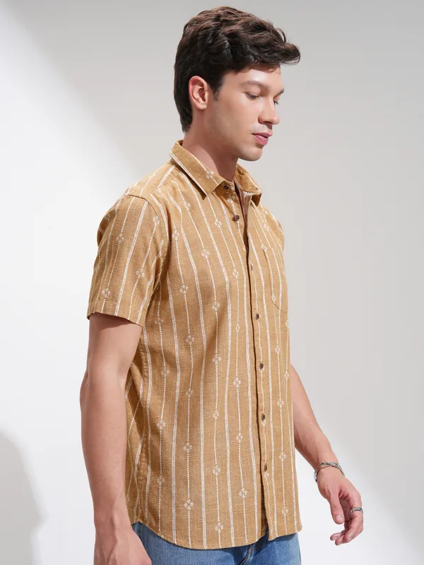 Highlander Men Mustard Printed Slim Fit Casual Shirt