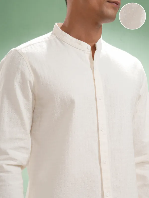 Highlander Men Cream Self Design Slim Fit Casual Shirt