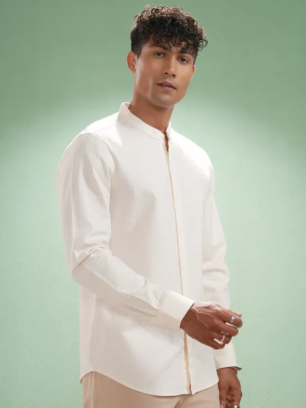 Highlander Men Cream Self Design Slim Fit Casual Shirt