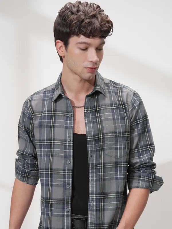 Highlander Men Grey Checked Slim Fit Casual Shirt