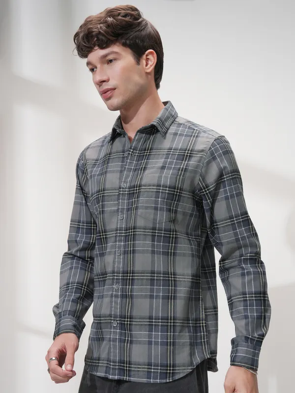 Highlander Men Grey Checked Slim Fit Casual Shirt