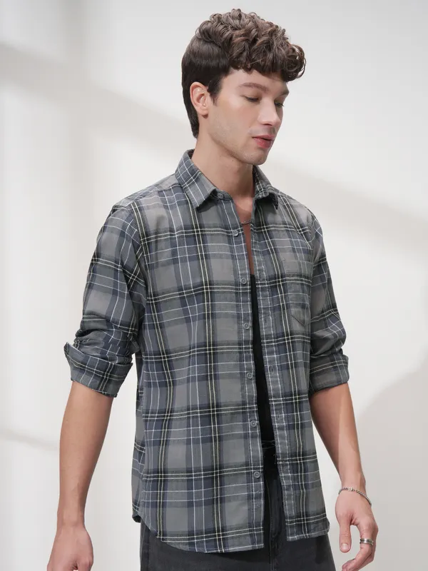 Highlander Men Grey Checked Slim Fit Casual Shirt