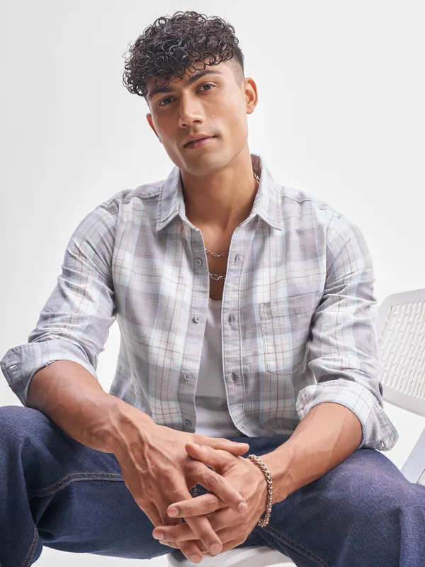 Highlander Men Grey Checked Slim Fit Casual Shirt