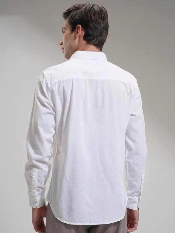 Highlander Men White Self Design Slim Fit Casual Shirt