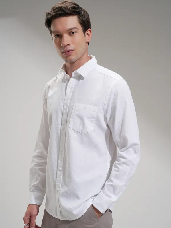 Highlander Men White Self Design Slim Fit Casual Shirt