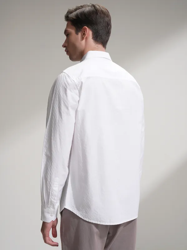 Highlander Men White Self Design Slim Fit Casual Shirt