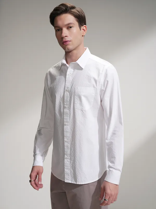 Highlander Men White Self Design Slim Fit Casual Shirt