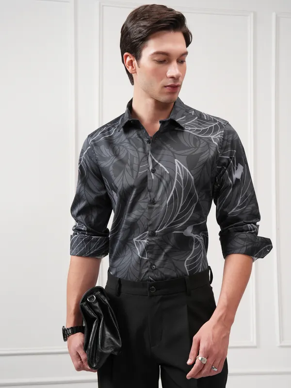 Highlander Men Grey Printed Slim Fit Casual Shirt