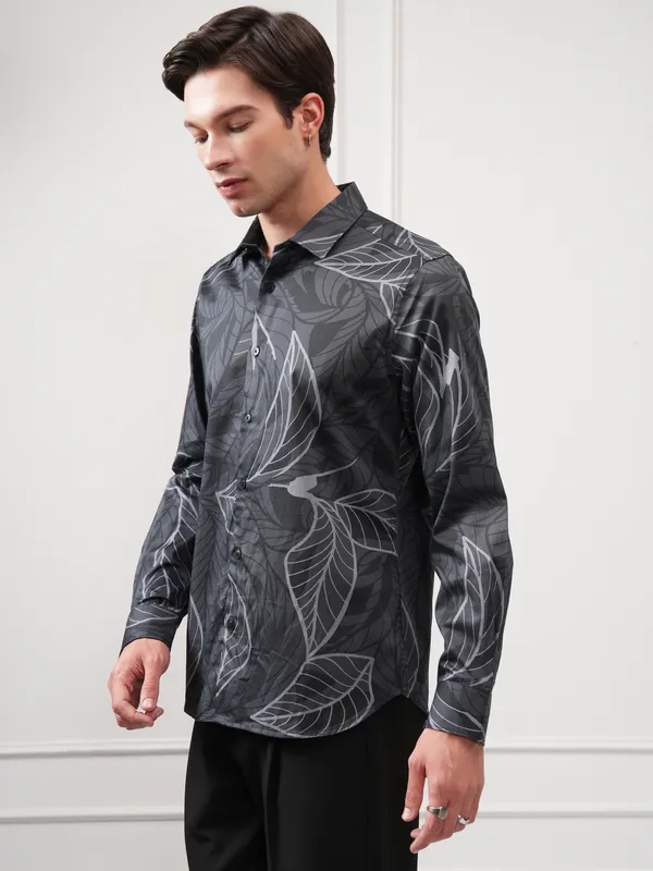 Highlander Men Grey Printed Slim Fit Casual Shirt