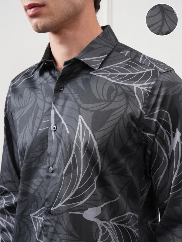 Highlander Men Grey Printed Slim Fit Casual Shirt