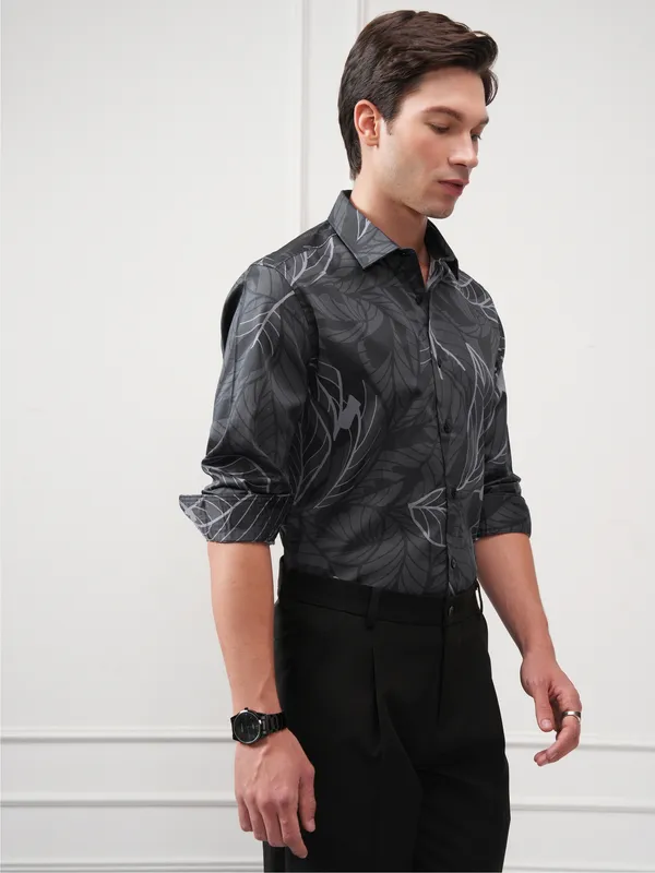 Highlander Men Grey Printed Slim Fit Casual Shirt