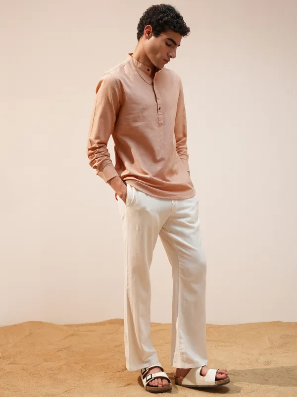 Highlander Men Peach Solid Relaxed Fit Casual Shirt