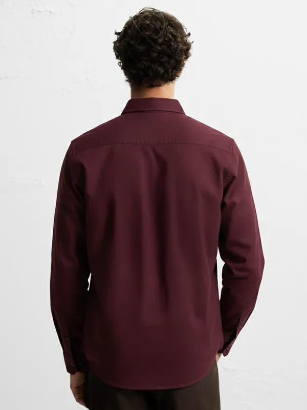 Highlander Men Maroon Solid Slim Fit Casual Shirt