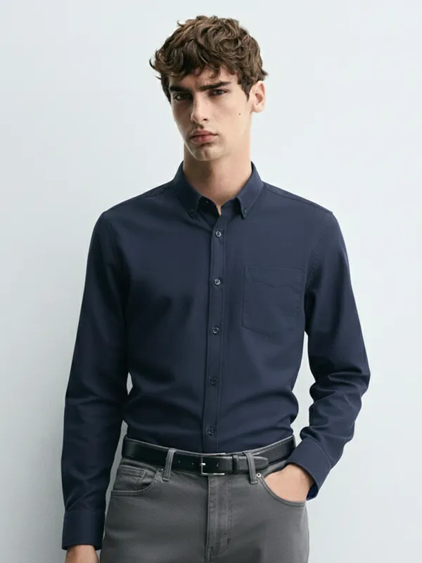 Highlander Men Navy Blue Solid Slim Fit Casual Shirt