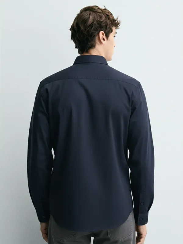 Highlander Men Navy Blue Solid Slim Fit Casual Shirt