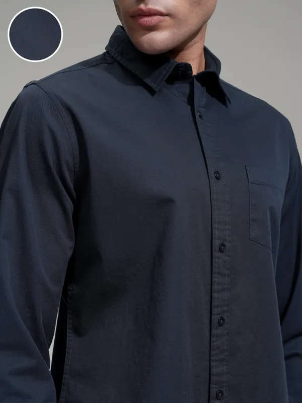 Highlander Men Navy Blue Solid Slim Fit Casual Shirt